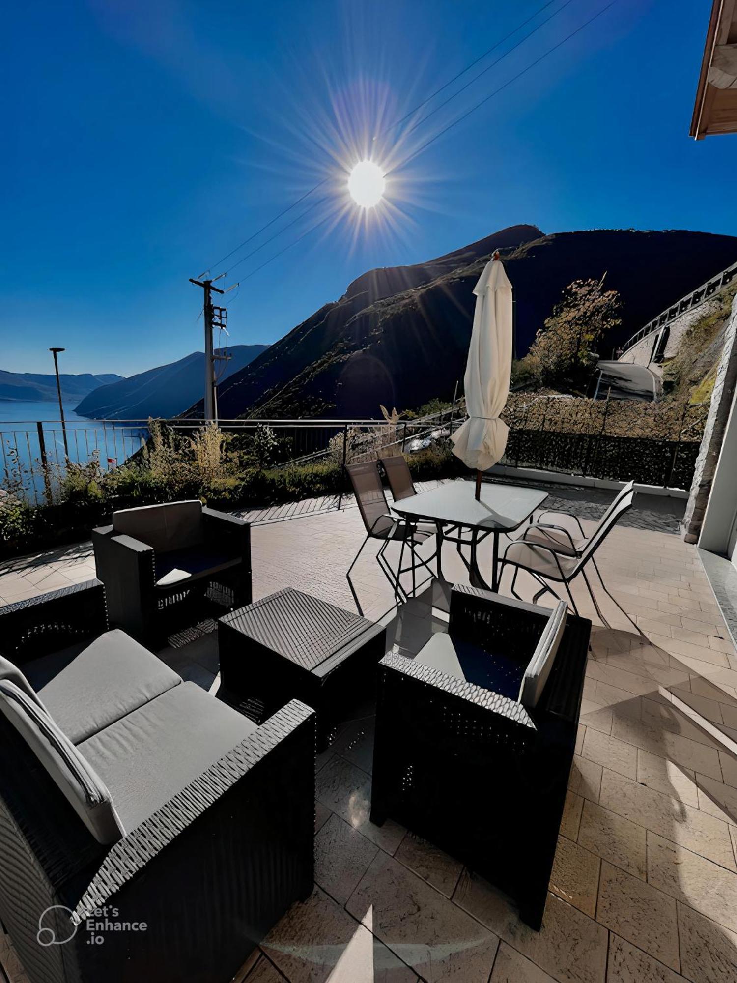 Appartamento Grande Terrazza Vista Lago Parzanica Luaran gambar